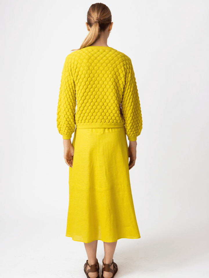 Gelbe Strickjacke