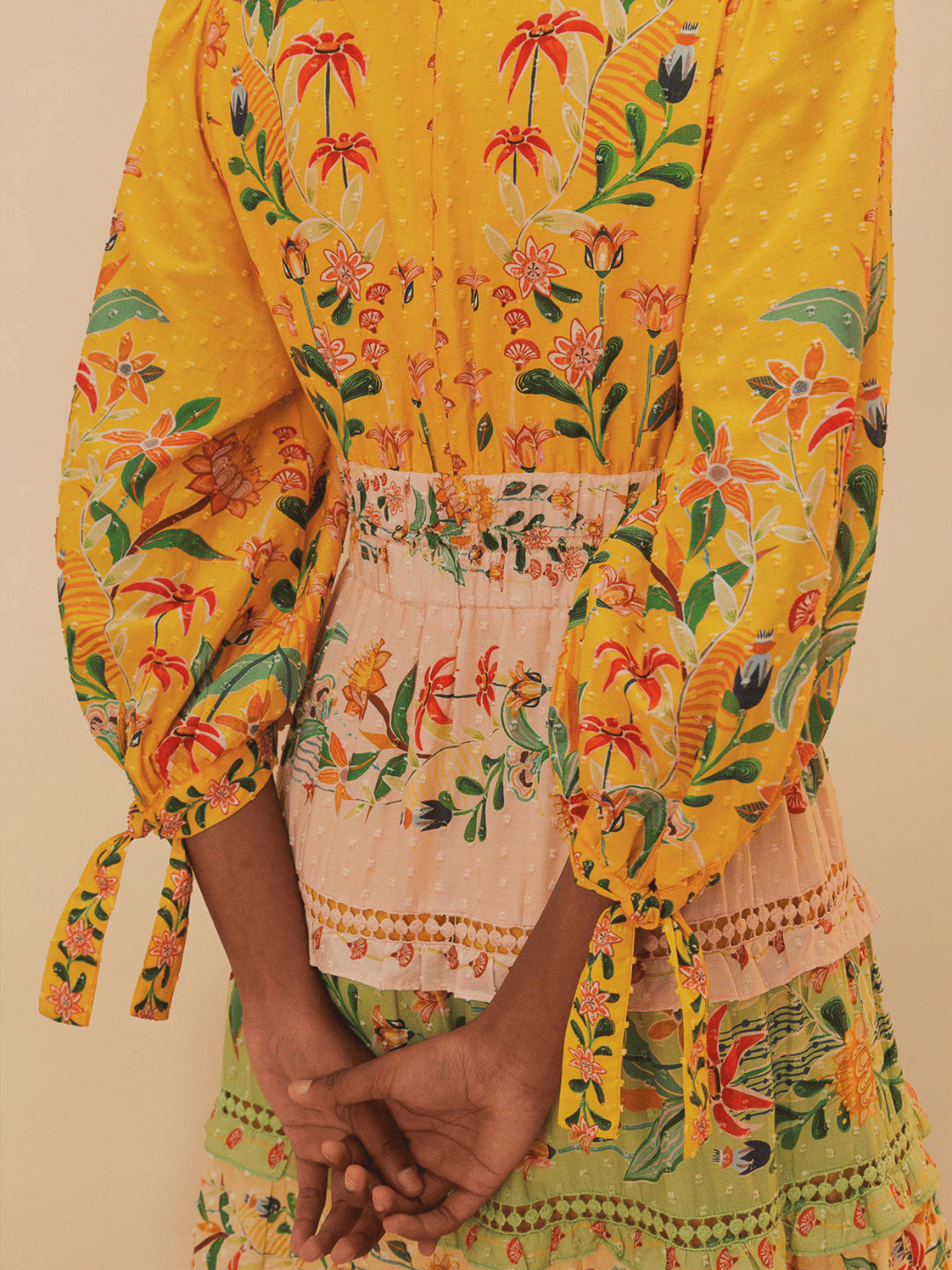 Langärmeliges Maxikleid mit Blumen