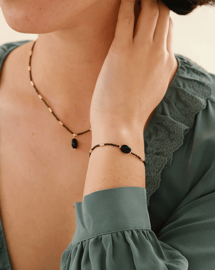 Wanting Schwarzer Onyx Armband Goldfarben