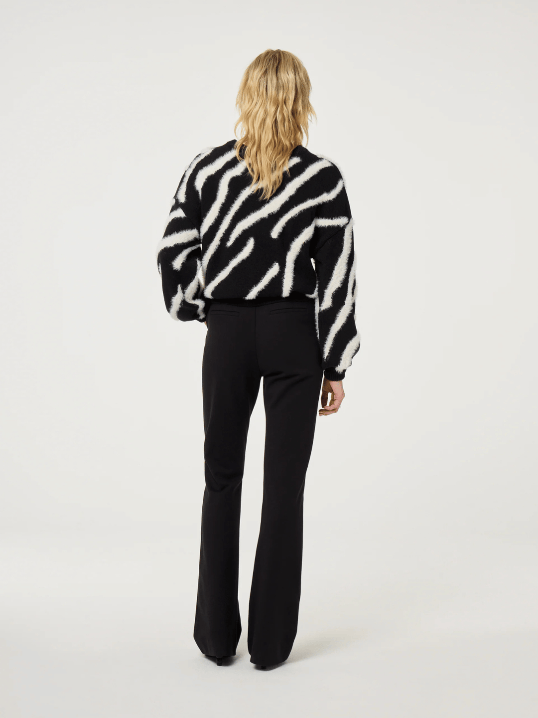 Zebra Pullover Black
