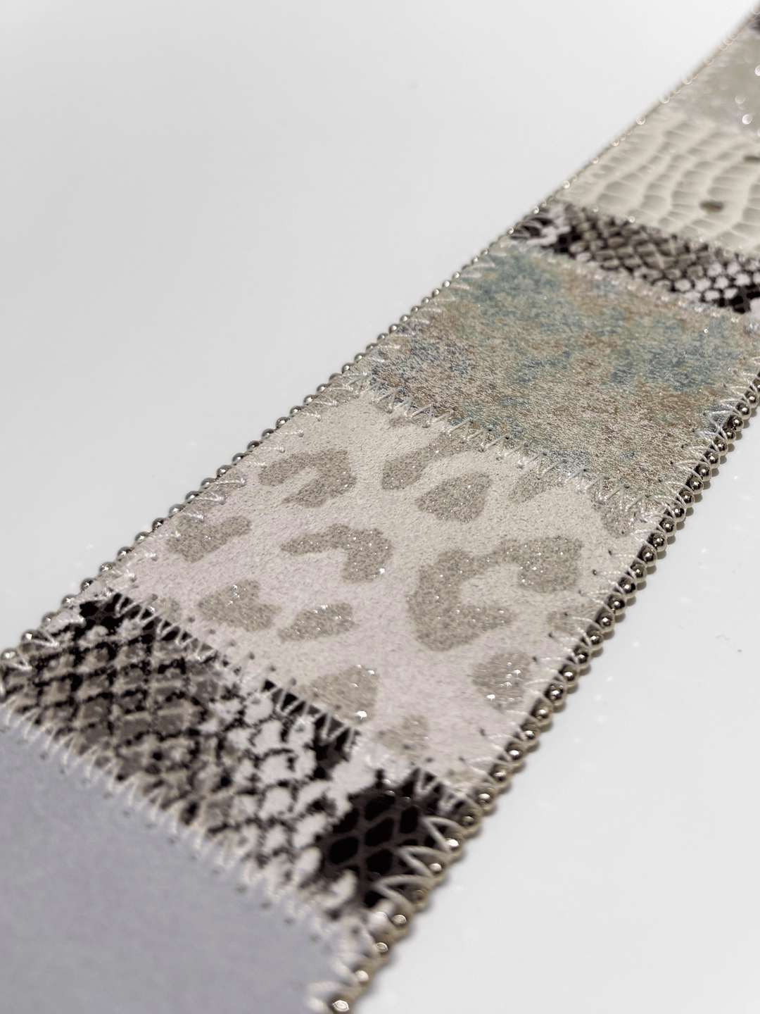 Ledergürtel mit Aufnäher Silber