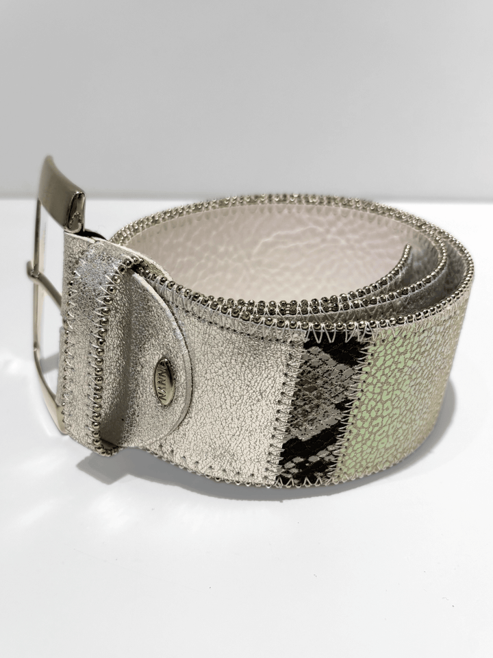 Ledergürtel mit Aufnäher Silber
