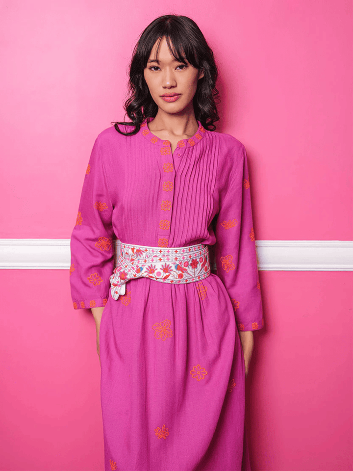 Gürtel mit rosa Vogelstickerei