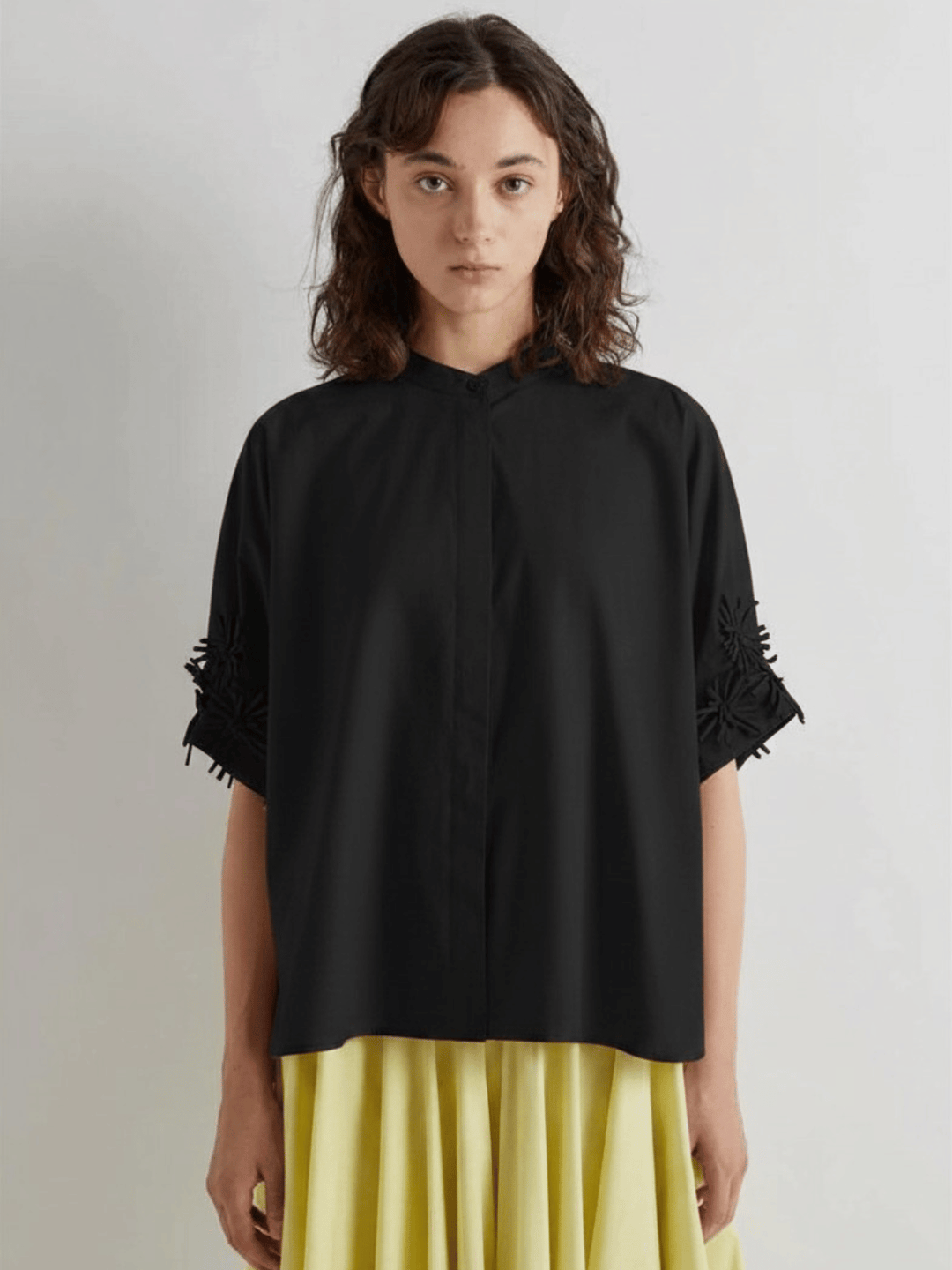 Bluse mit Blumenapplikation
