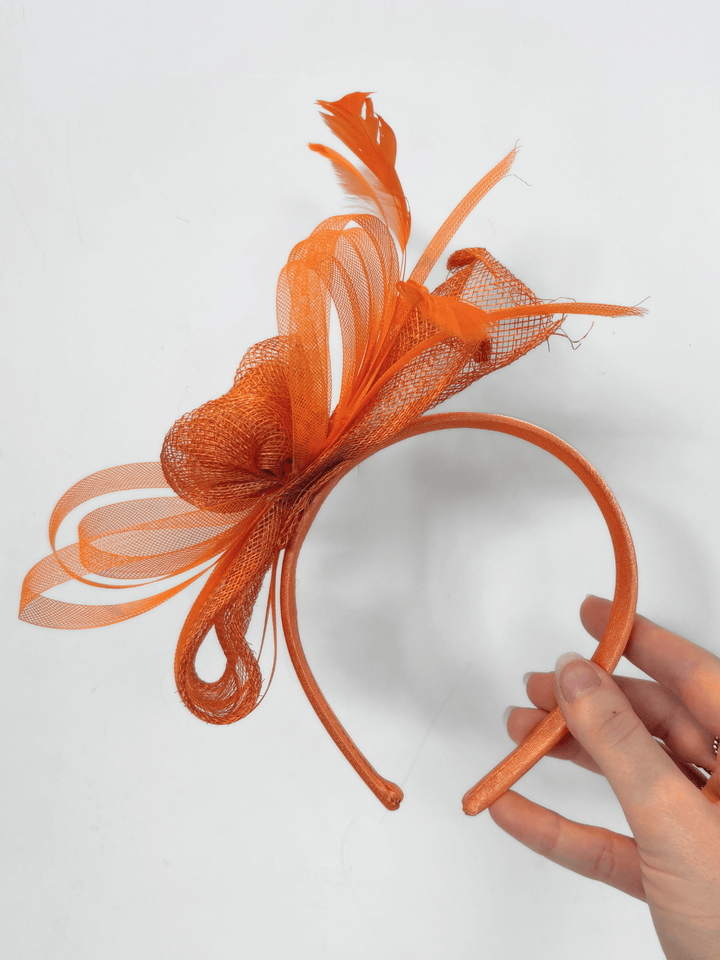 Fascinator mit Blume Orange
