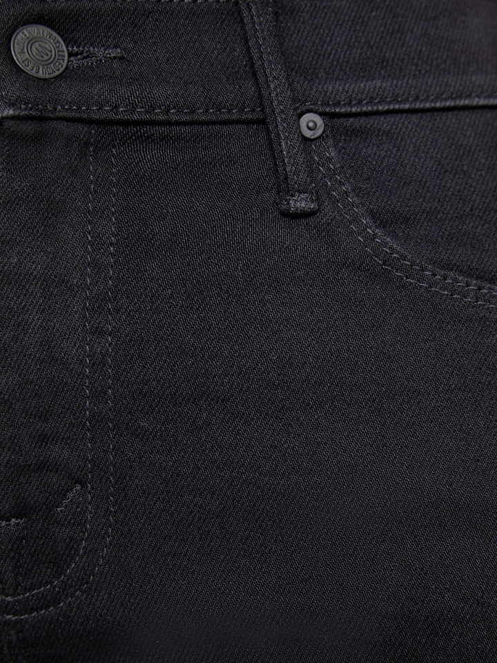 THE WEEKENDER