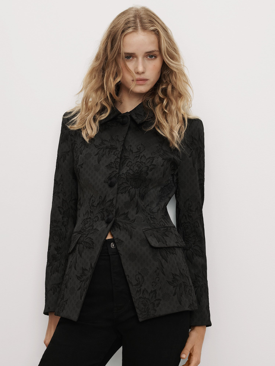 LONG SLEEVE BODIE JACKET